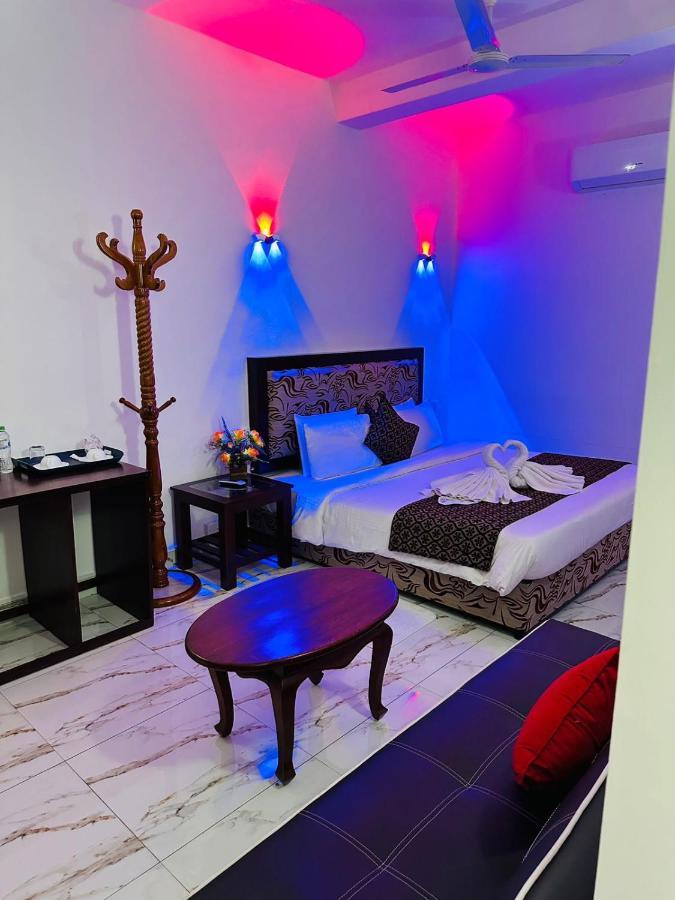 Otha Shy Airport Transit Hotel Katunayaka Dış mekan fotoğraf