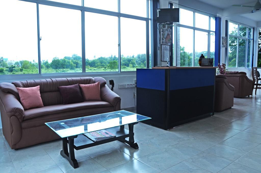 Otha Shy Airport Transit Hotel Katunayaka Dış mekan fotoğraf