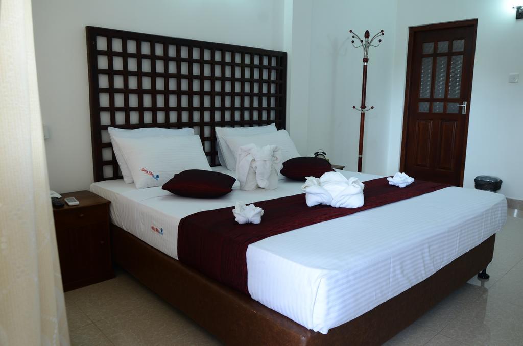 Otha Shy Airport Transit Hotel Katunayaka Dış mekan fotoğraf