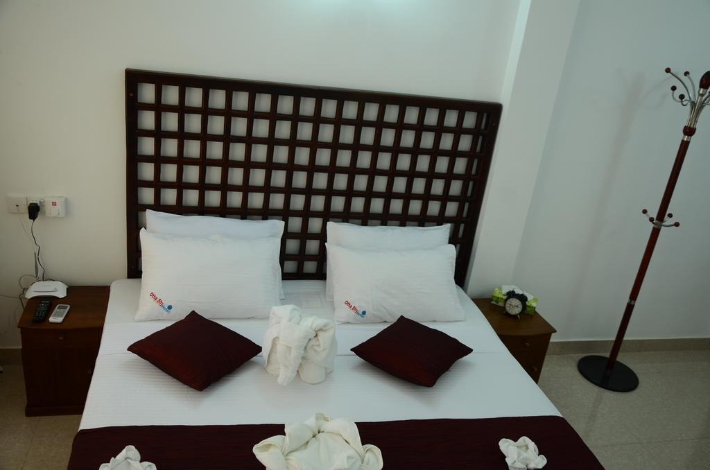 Otha Shy Airport Transit Hotel Katunayaka Dış mekan fotoğraf