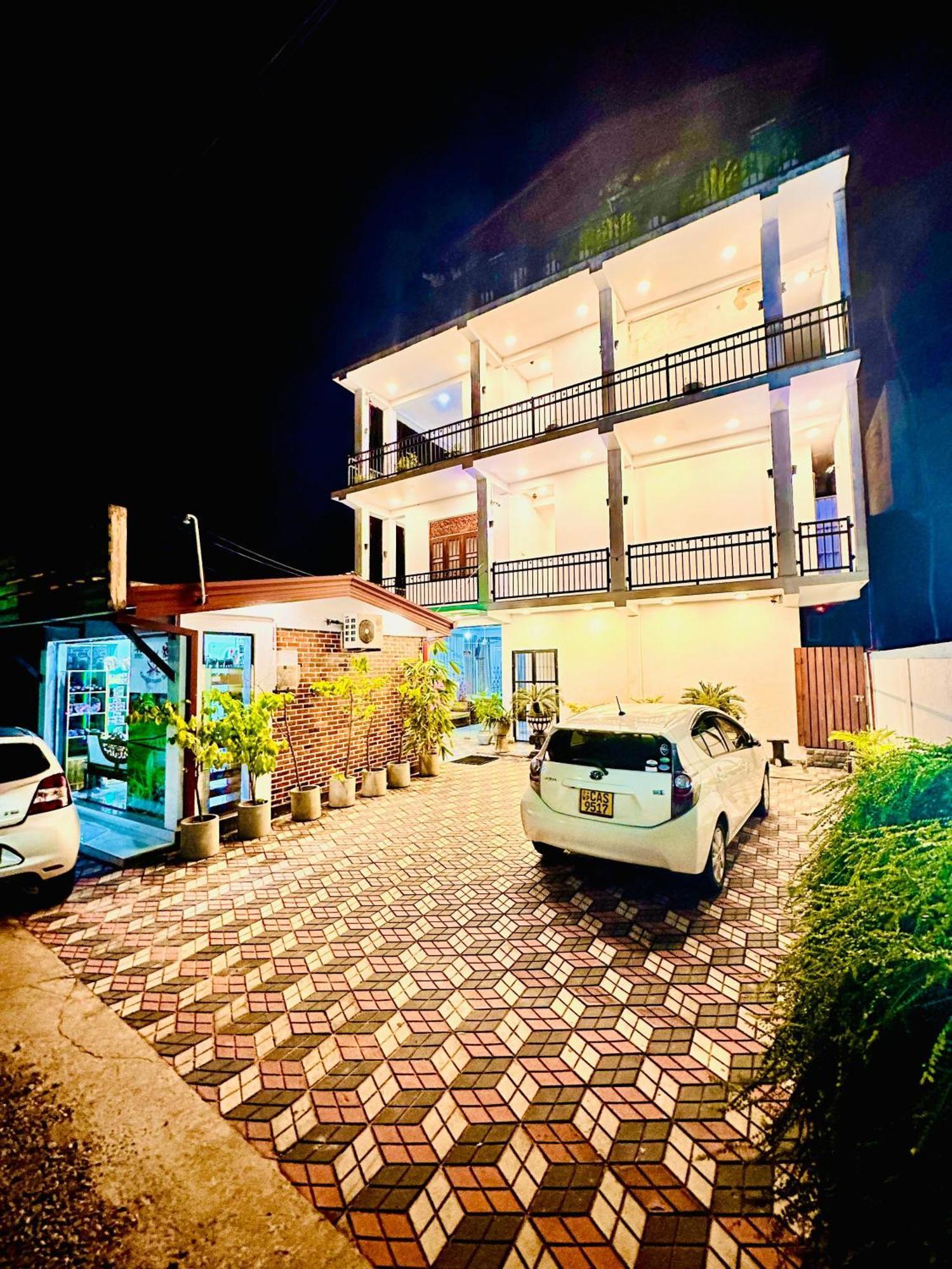 Otha Shy Airport Transit Hotel Katunayaka Dış mekan fotoğraf