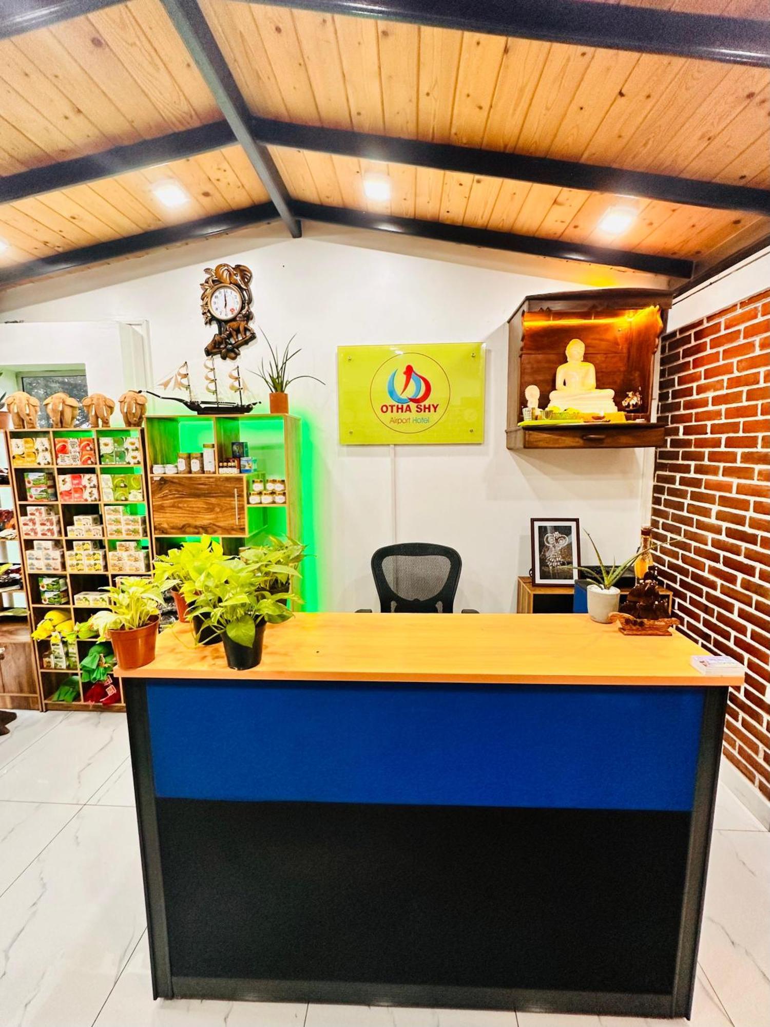 Otha Shy Airport Transit Hotel Katunayaka Dış mekan fotoğraf