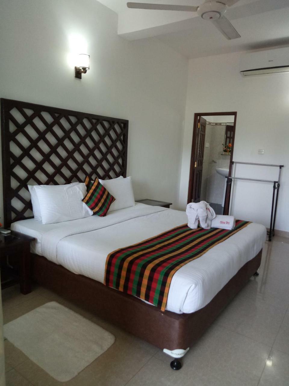 Otha Shy Airport Transit Hotel Katunayaka Dış mekan fotoğraf