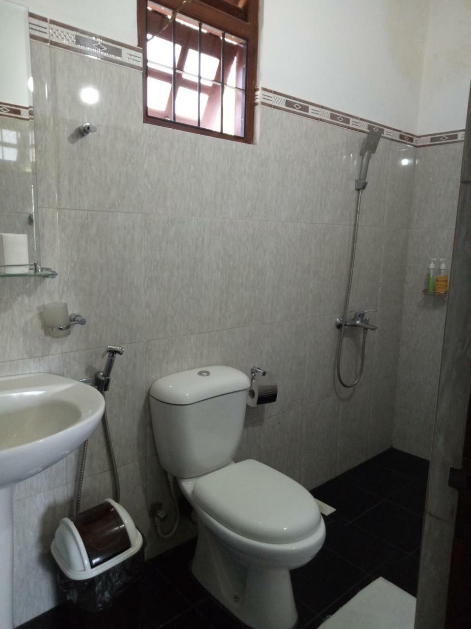 Otha Shy Airport Transit Hotel Katunayaka Dış mekan fotoğraf