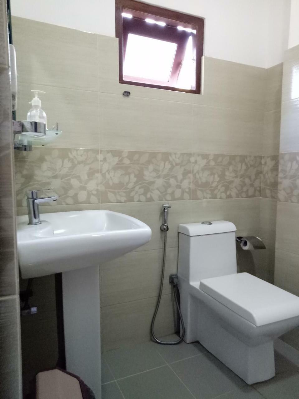 Otha Shy Airport Transit Hotel Katunayaka Dış mekan fotoğraf