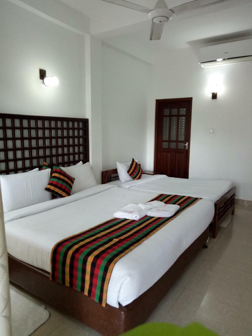 Otha Shy Airport Transit Hotel Katunayaka Dış mekan fotoğraf