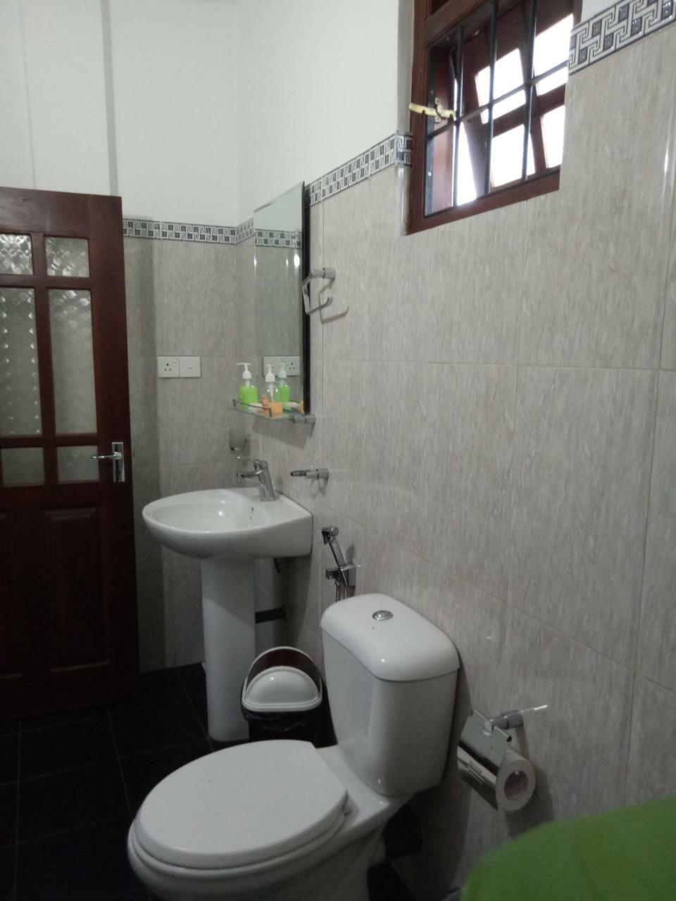 Otha Shy Airport Transit Hotel Katunayaka Dış mekan fotoğraf