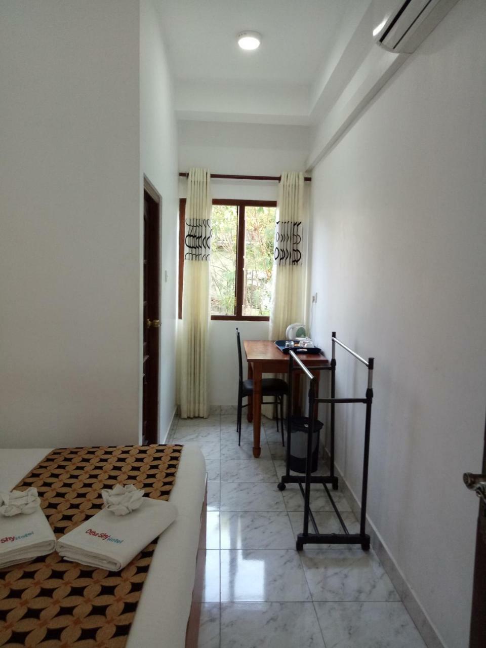 Otha Shy Airport Transit Hotel Katunayaka Dış mekan fotoğraf